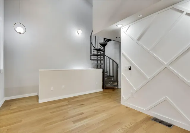5th image of 913 Duncan Ln, Austin, TX 78705