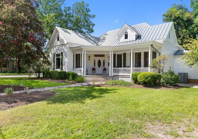 Photo 3 of Single family home for sale at 308 E Travis St, Fredericksburg, TX 78624 | MLS# 6042630 | Listing updated on 2026-09-03