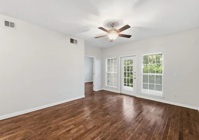5th image of 6810 Deatonhill Dr, Austin, TX 78745