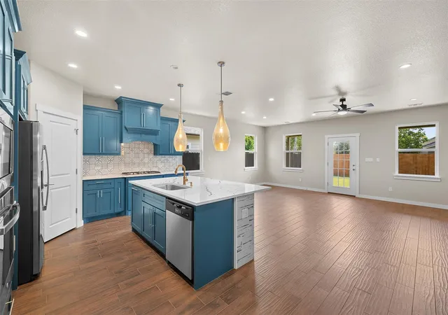4th image of 506 N Waco St, Giddings, TX 78942 | MLS# 8782362