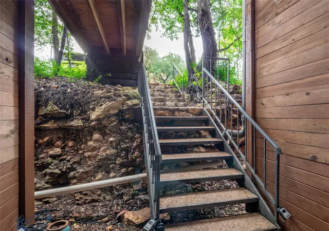 Listing Photo 4 - Condo for sale in building located at 4711 Spicewood Springs Rd, Austin, TX 78759 - Unit #168