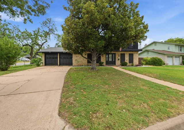Photo 3 of Sale Pending at 5907 Thames Dr, Austin, TX 78723 | MLS# 7804326 | Listing updated on 2026-08-31