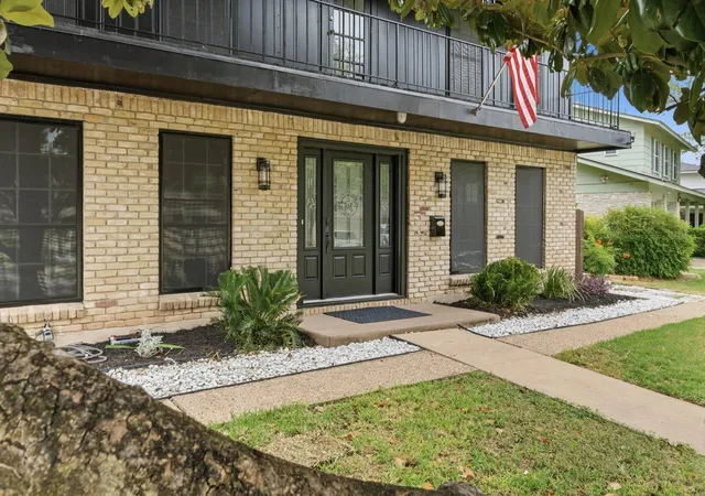 Photo 4 of Sale Pending at 5907 Thames Dr, Austin, TX 78723 | MLS# 7804326 | Listing updated on 2026-08-31
