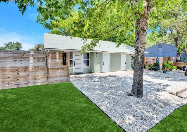2nd image of 6100 Calmar Cv, Austin, TX 78721 | MLS# 1578696
