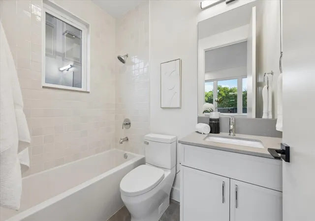 Listing Photo 2 - Condo for sale in building located at 4101 Menchaca Rd, Austin, TX 78704 - Unit #104