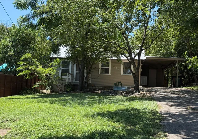 2nd image of 613 Peacock Ln, Austin, TX 78704 | MLS# 9501589