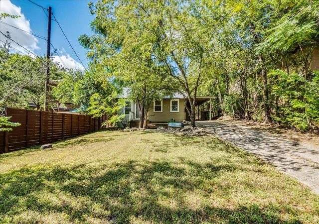 3rd image of 613 Peacock Ln, Austin, TX 78704 | MLS# 9501589