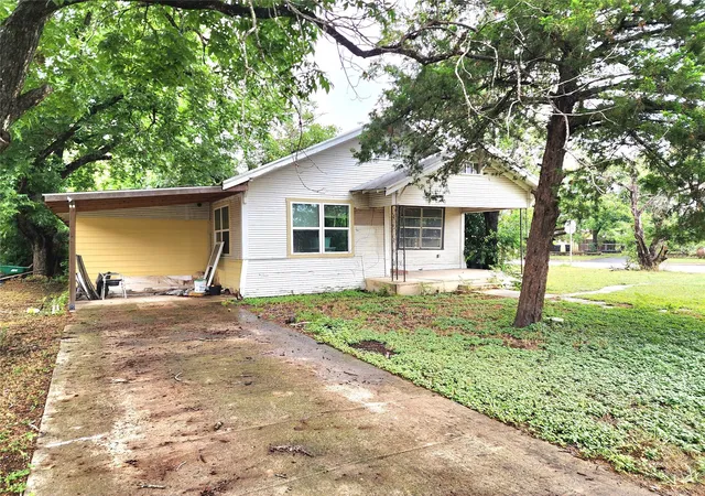 3rd image of 123 E Davis St, Luling, TX 78648 | MLS# 5650216