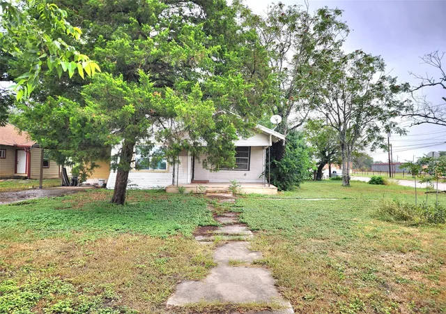 4th image of 123 E Davis St, Luling, TX 78648 | MLS# 5650216