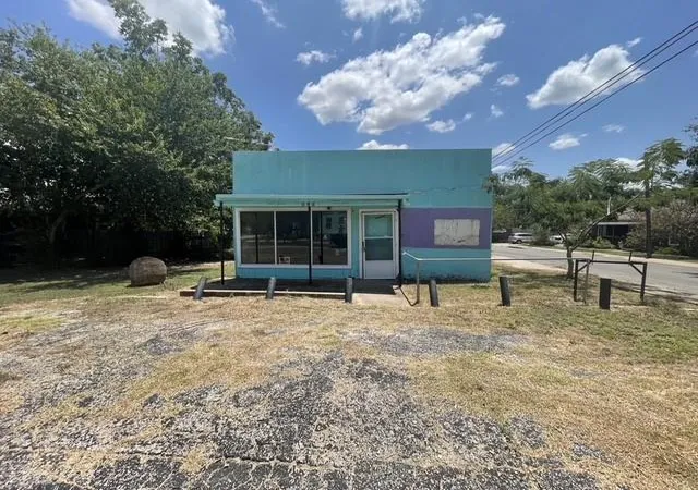 1st image of 919 W 4th St, Taylor, TX 76574 | MLS# 9934782