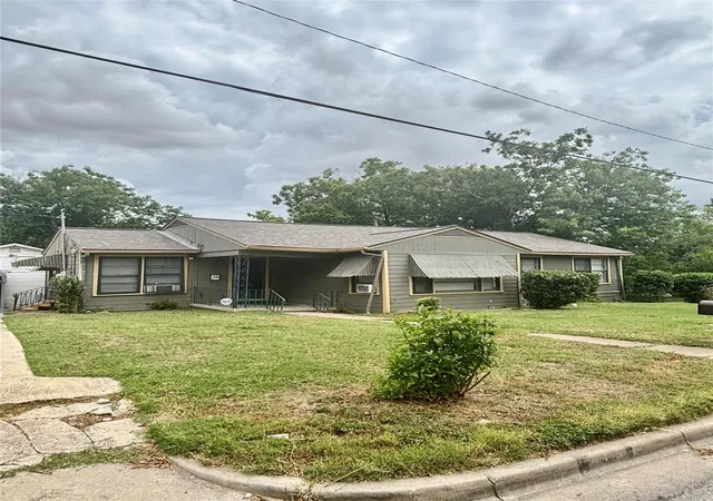 2nd image of 415 E 7th St, Taylor, TX 76574 | MLS# 9947364
