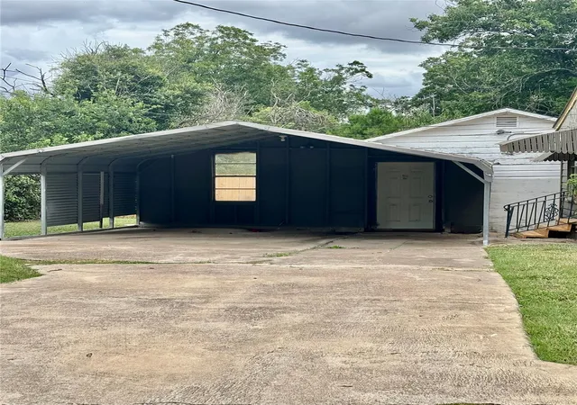 Photo 3 of Single family home for sale at 415 E 7th Street, Taylor, TX 76574 | MLS# 9947364 | Listing updated on 2026-07-18
