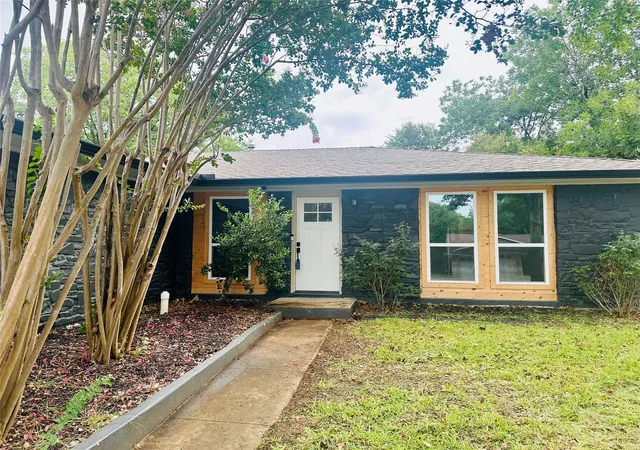 Photo 1 of Sale Pending at 7300 Fred Morse Dr, Austin, TX 78723 | MLS# 1861007 | Listing updated on 2026-09-05
