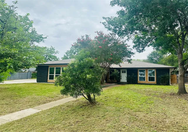 Photo 2 of Sale Pending at 7300 Fred Morse Dr, Austin, TX 78723 | MLS# 1861007 | Listing updated on 2026-09-05