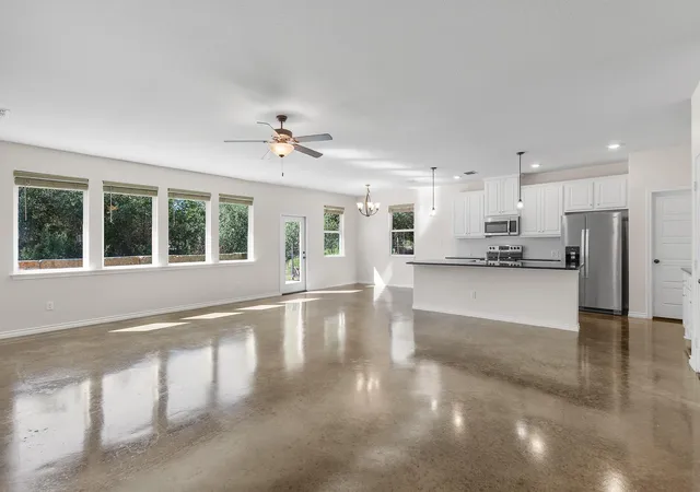 Photo 4 of Single family home for sale at 185 Valley Sierra Ln, Driftwood, TX 78619 | MLS# 7642839 | Listing updated on 2026-10-09