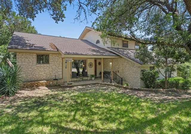 Photo 3 of Single family home for sale at 104 El Norte Ct, Lakeway, TX 78734 | MLS# 6762304 | Listing updated on 2026-08-16