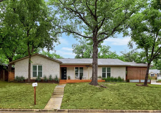 Photo 3 of Sale Pending at 5501 Coventry Ln, Austin, TX 78723 | MLS# 7331310 | Listing updated on 2026-09-28