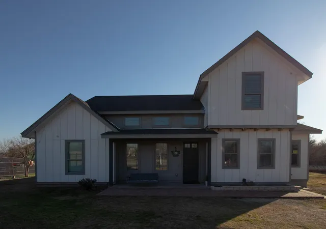 Photo 3 of Single family home for sale at 185 N Blushing Dr, Cedar Creek, TX 78612 | MLS# 7052056 | Listing updated on 2026-08-11