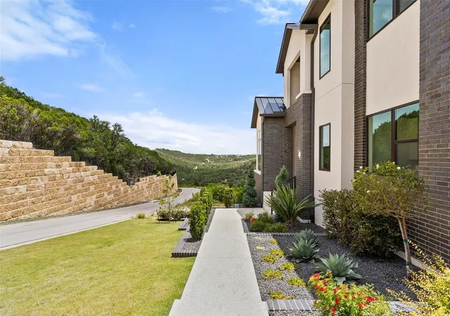 Photo 4 of Single family home for sale at 104 High View Trl, Lakeway, TX 78738 | MLS# 7001441 | Listing updated on 2026-08-30