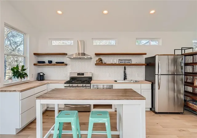 Photo 3 of Single family home for sale at 1614 Elmira Rd, Austin, TX 78721 | MLS# 6066050 | Listing updated on 2026-08-24