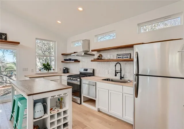 Photo 4 of Single family home for sale at 1614 Elmira Rd, Austin, TX 78721 | MLS# 6066050 | Listing updated on 2026-08-24
