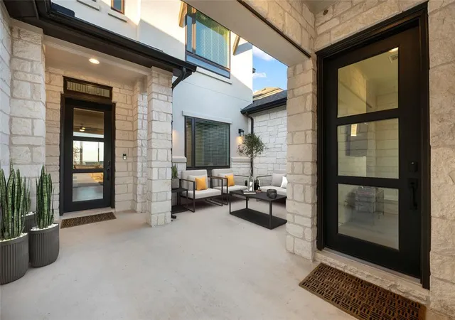 Photo 2 of Single family home for sale at 204 Roseleaf Ct, Liberty Hill, TX 78642 | MLS# 2997185 | Listing updated on 2026-07-17