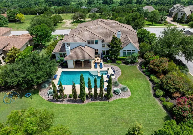 Single family home for sale at 11612 Shoreview Overlook Cv, Austin, TX 78732 | MLS# 5425059