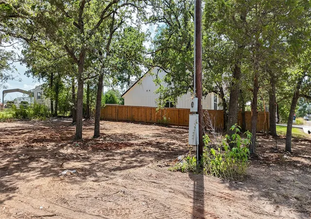 Photo 3 of Land for sale at 115 Eaglenest Ct, Smithville, TX 78957 | MLS# 5933935 | Listing updated on 2026-09-21