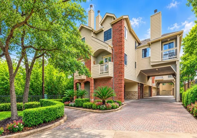 Photo 2 of Condo for sale at 1506 Forest Trl #101, Austin, TX 78703 | MLS# 6022800 | Listing updated on 2026-09-20
