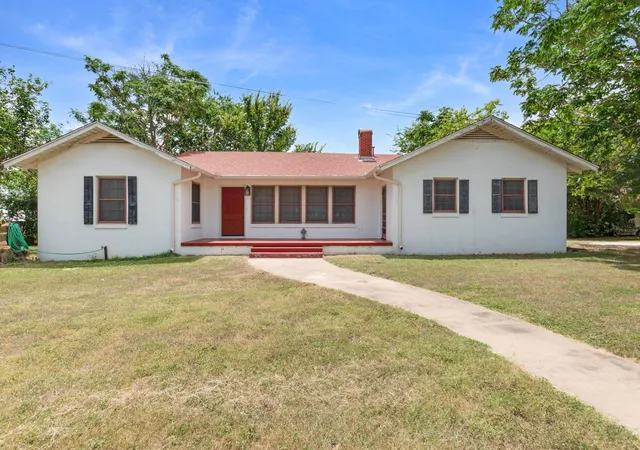Photo 1 of Single family home for sale at 900 N Main St, Burnet, TX 78611 | MLS# 9716457 | Listing updated on 2026-08-11