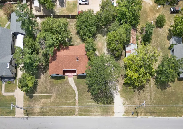 Photo 4 of Single family home for sale at 900 N Main St, Burnet, TX 78611 | MLS# 9716457 | Listing updated on 2026-08-11