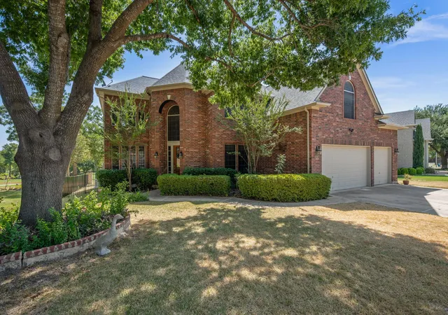Photo 3 of Single family home for sale at 2007 Golden Bear Dr, Round Rock, TX 78664 | MLS# 8697257 | Listing updated on 2026-09-03