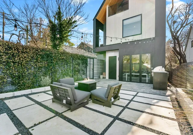 Listing Photo 2 - Condo for sale in building located at 707 E Live Oak St, Austin, TX 78704 - Unit #A