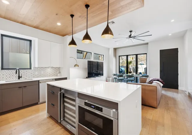 Listing Photo 3 - Condo for sale in building located at 707 E Live Oak St, Austin, TX 78704 - Unit #A