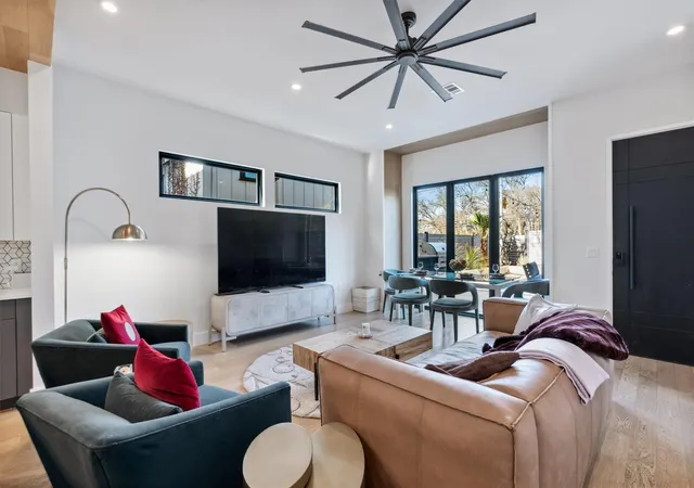 Listing Photo 5 - Condo for sale in building located at 707 E Live Oak St, Austin, TX 78704 - Unit #A
