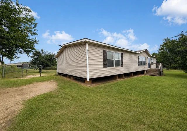 17th image of 873 Avenue I, Poteet, TX 78065 | MLS# 6365598