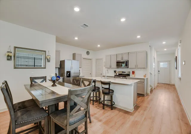 Listing Photo 5 - Condo for sale in building located at 105 Merrick Rd, Georgetown, TX 78628