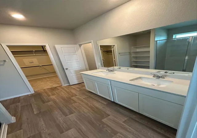 Photo 4 of Single family home for sale at 150 Lennox Dr, Kyle, TX 78640 | MLS# 4587665 | Listing updated on 2026-10-20