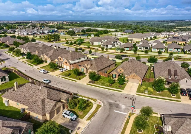 Photo 4 of Single family home for sale at 313 Pendent Dr, Liberty Hill, TX 78642 | MLS# 5489942 | Listing updated on 2026-08-30