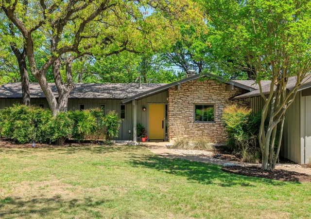 Photo 1 of Single family home for sale at 202 Tanglewood Dr, Fredericksburg, TX 78624 | MLS# 9761210 | Listing updated on 2026-08-25