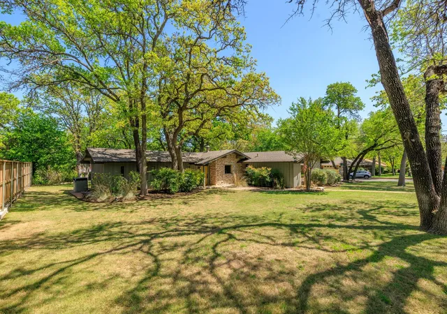Photo 3 of Single family home for sale at 202 Tanglewood Dr, Fredericksburg, TX 78624 | MLS# 9761210 | Listing updated on 2026-08-25