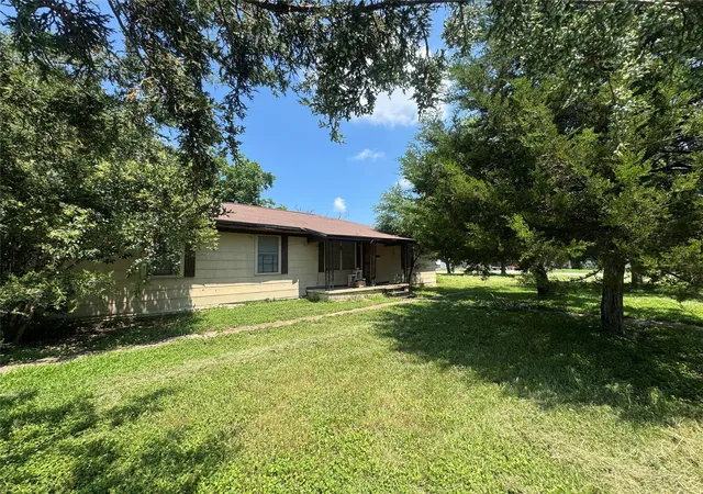 1st image of 300 S Elm Ave, Cameron, TX 76520 | MLS# 2812332