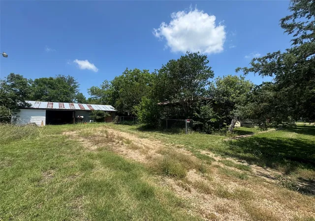 2nd image of 300 S Elm Ave, Cameron, TX 76520 | MLS# 2812332
