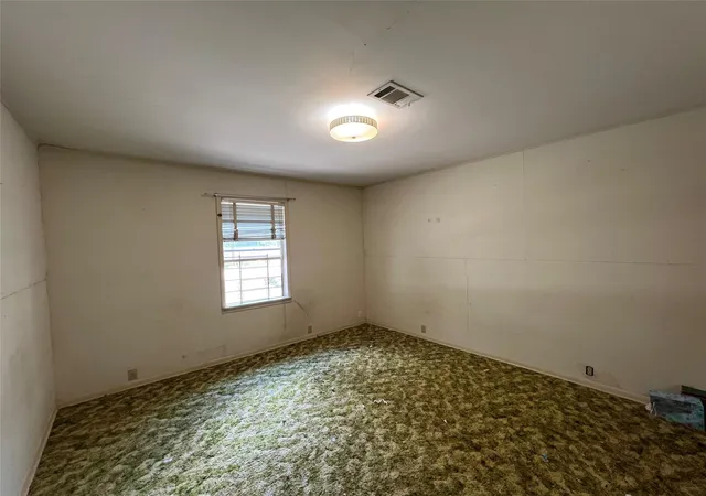 10th image of 300 S Elm Ave, Cameron, TX 76520 | MLS# 2812332