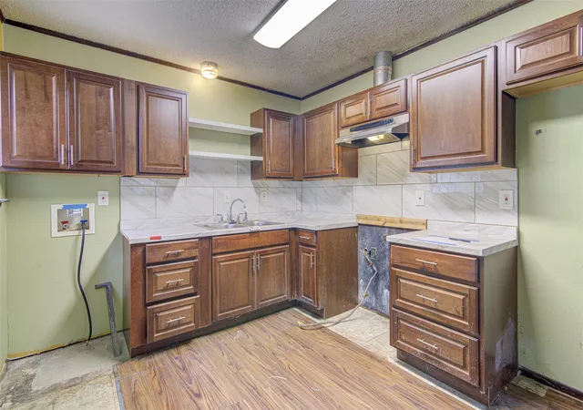 Photo 2 of Sale Pending at 6006 Palm Cir, Austin, TX 78741 | MLS# 5940012 | Listing updated on 2026-08-26