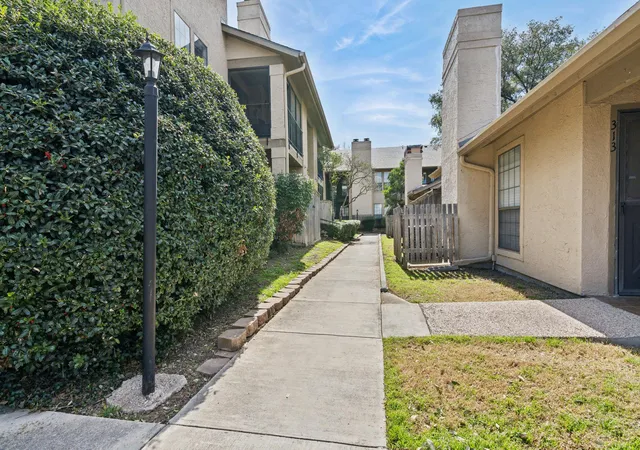 34th image of 1202 Thorpe Ln #406D, San Marcos, TX 78666 | MLS# 1526396