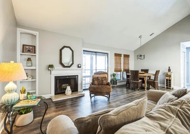 Listing Photo 5 - Condo for sale in building located at 1202 Thorpe Ln, San Marcos, TX 78666 - Unit #406D