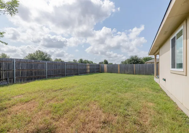 Photo 18 of Single family home for sale at 306 Quail Holw Dr, Hutto, TX 78634 | MLS# 2092801 | Listing updated on 2026-08-31