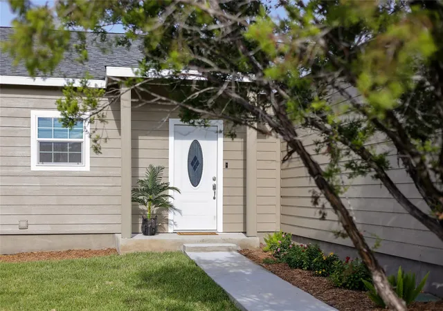 Photo 3 of Single family home for sale at 21526 Bar K Ranch Rd, Lago Vista, TX 78645 | MLS# 2763612 | Listing updated on 2026-10-28