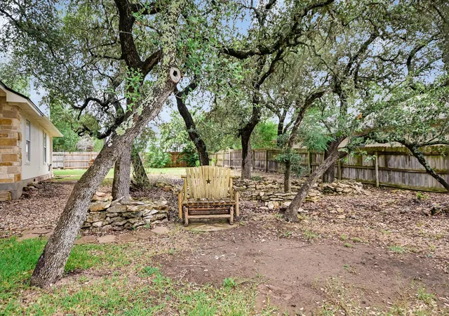 Photo 3 of Single family home for sale at 5 Dogwood Dr, Wimberley, TX 78676 | MLS# 7665242 | Listing updated on 2026-09-26